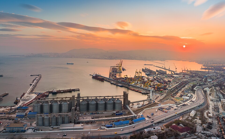 Russia’s Oil Flows Slow as Drones and Storm Alerts Disrupt Key Port Russia’s Oil Flows Slow as Drones and Storm Alerts Disrupt Key Port